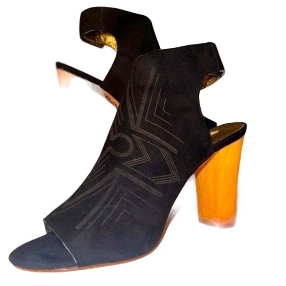 LIKE NEW! Cynthia Vincent Suede Booties​ - Picture 2 of 7